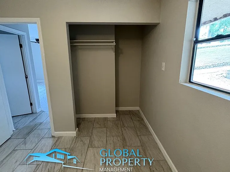 915 Shawnee Ct — Photo 8
