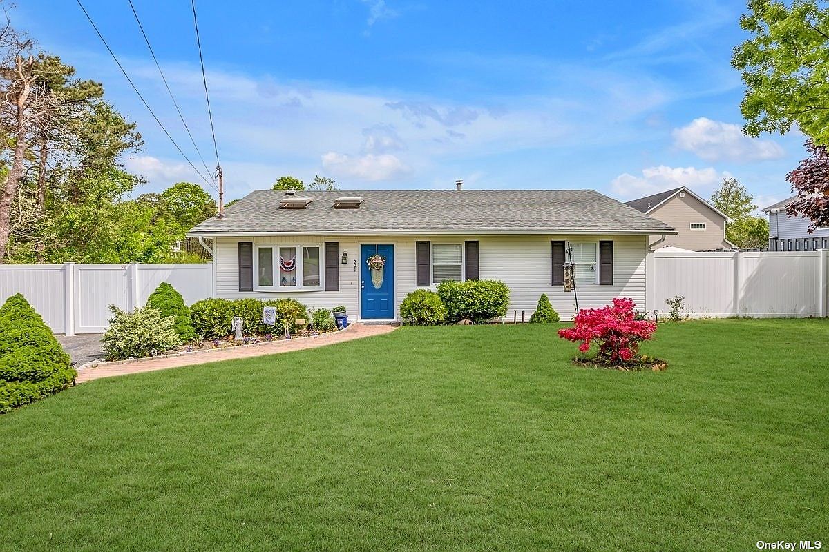 201 Atlantic Avenue, East Patchogue, NY 11772 Zillow