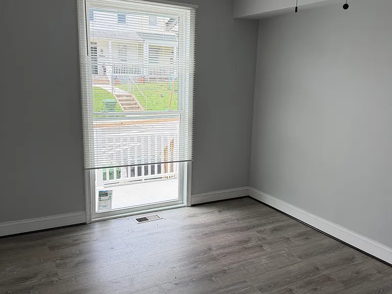 1134 Montpelier St — Photo 4