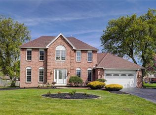20 Southern Pine Cir, Rochester, NY 14612