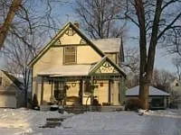 924 Pleasant St photo 1