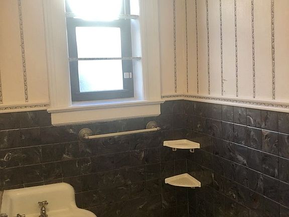 5th image of 7123 65th Pl APT 1L