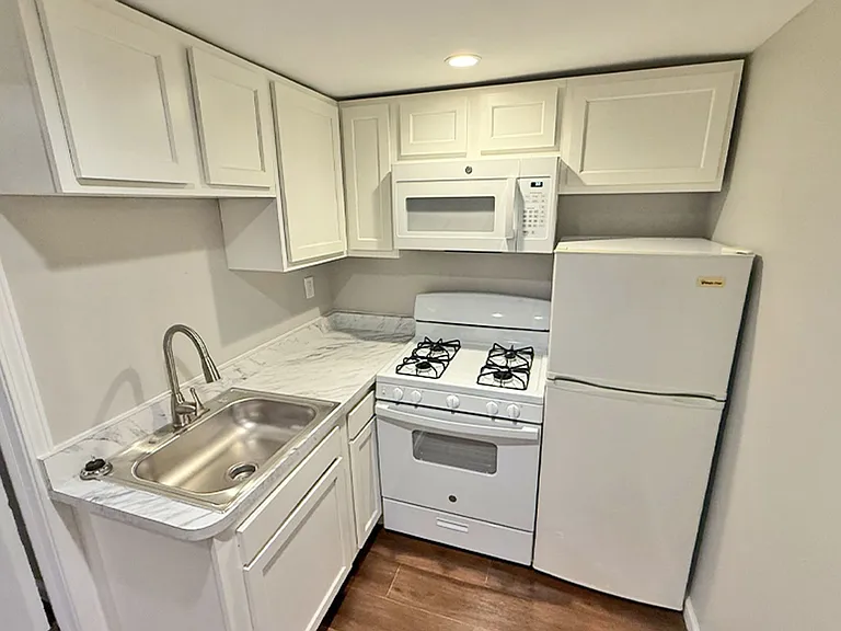 458 Wood Ave — Photo 1