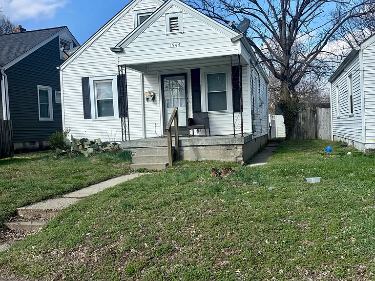 1547 Longfield Ave — Photo 1