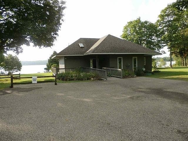 1st image of 7 Apple Ln