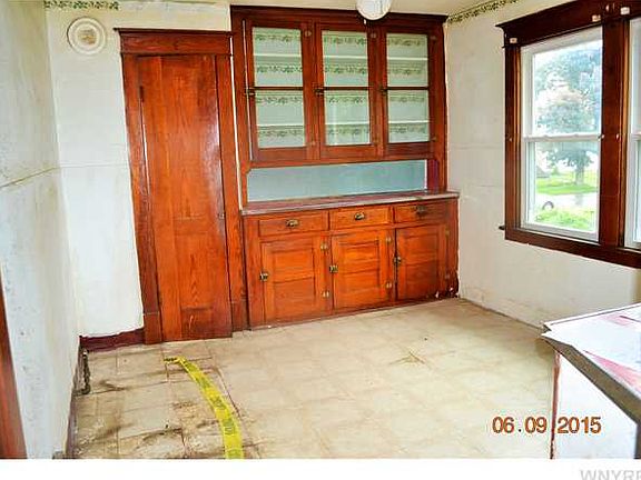 3rd image of 219 Hutchinson Ave