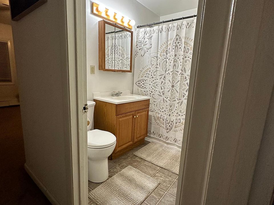 Large spacious Bathroom