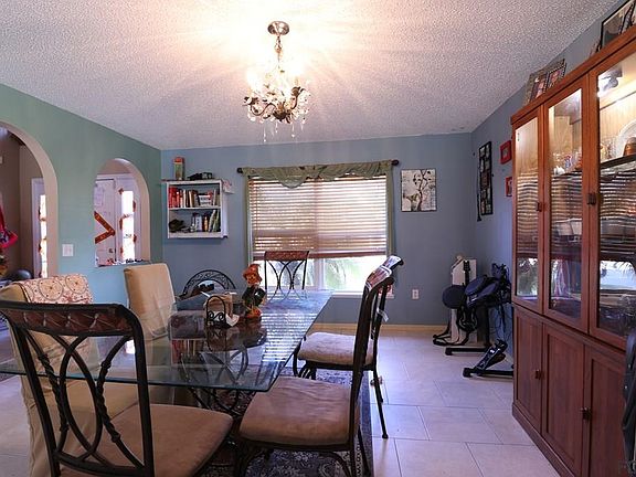 5th image of 25 Ryland Dr