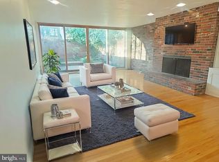 1920 Lombard St #1, Philadelphia, PA 19146