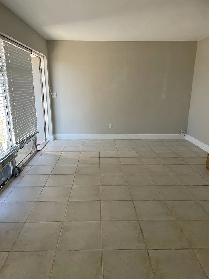 2 bed, 960 sqft, $2,300 — Photo 3