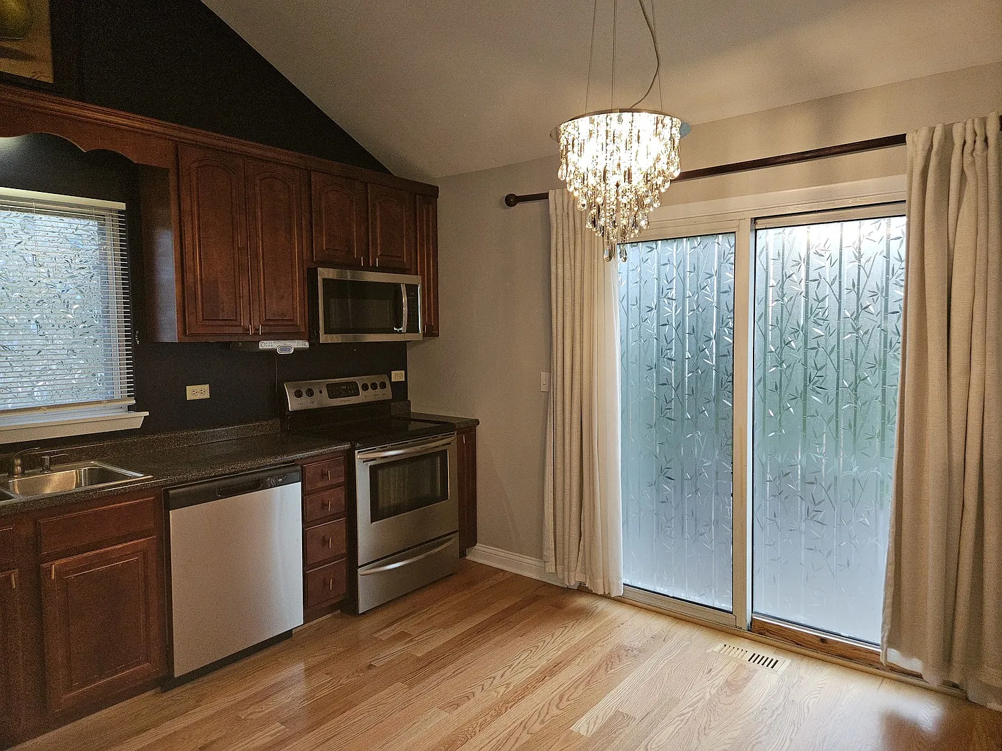 3 bed, 2.5 bath, 1442 sqft, $2,850 — Photo 4