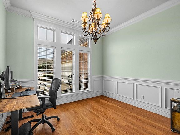 5th image of 6100 W Bainbridge Dr