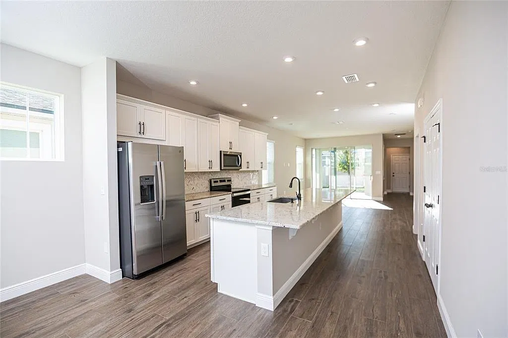3 bed, 2.0 bath, 1676 sqft, $2,990 — Photo 4