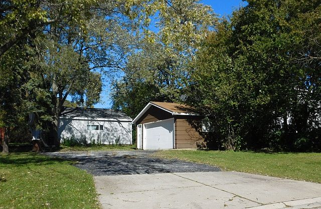 2nd image of 16249 Oak Ave