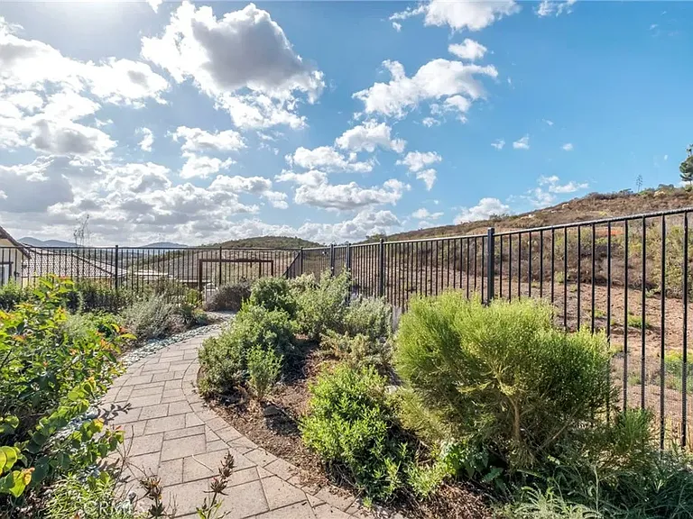 1373 Topanga Dr — Photo 15