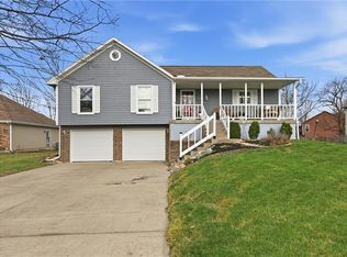 814 S Park Dr, Raymore, MO 64083