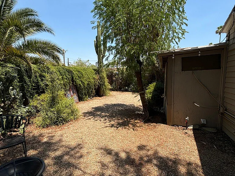 1110 W Roosevelt St — Photo 38
