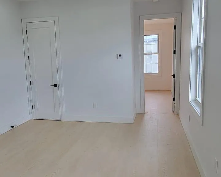283 Webster Ave #2L — Photo 8