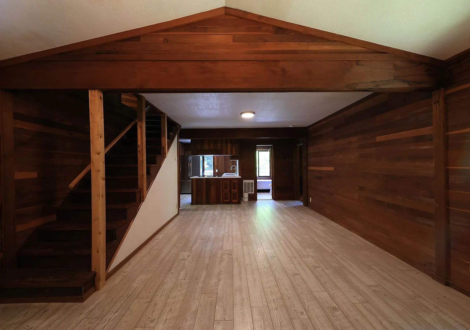 Unique Cabin in the Forest — Photo 4