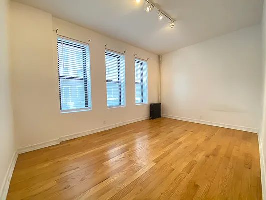 Rented by Lang Realty LLC | media 6