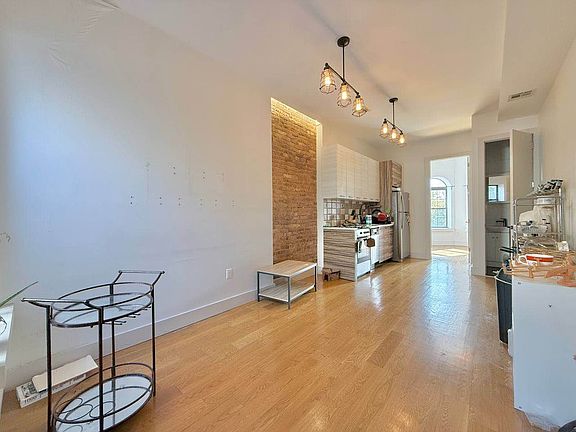 2nd image of 273 Halsey St APT 4