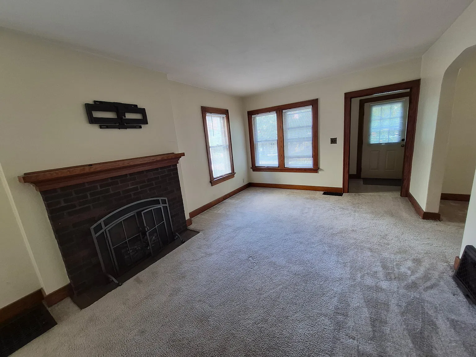 3 bed, 1200 sqft, $2,250 — Photo 3