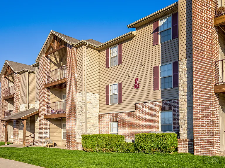 Weaver Creek Apartments — Photo 14