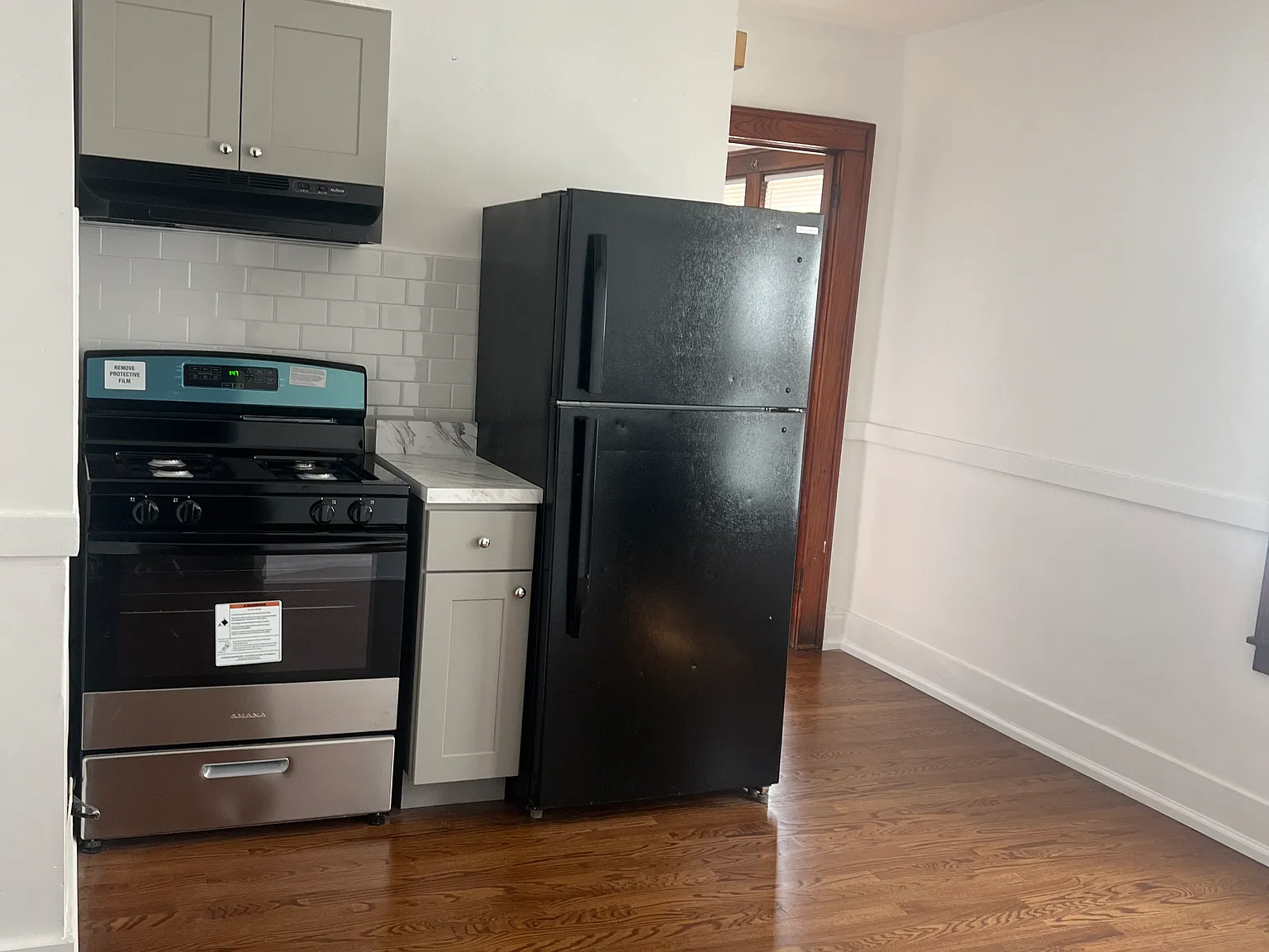 3 bed, 1300 sqft, $1,950 — Photo 4