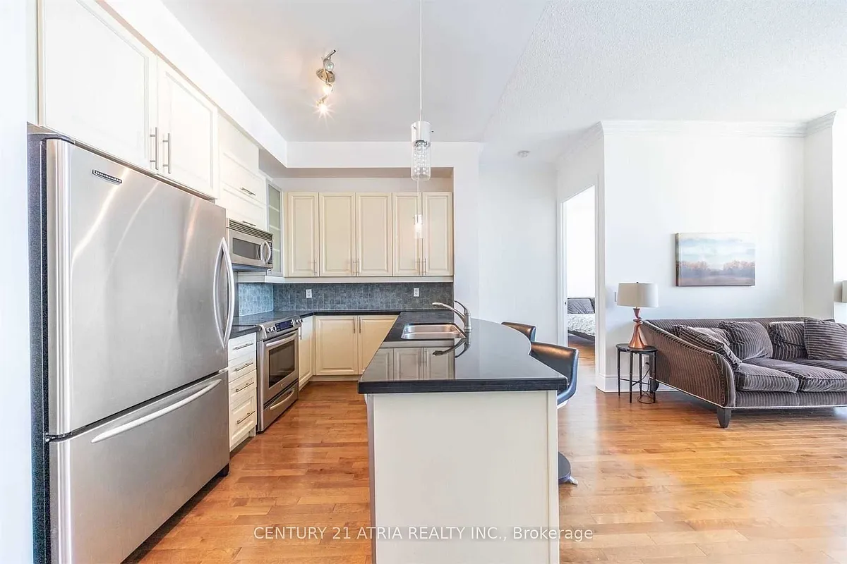 Building Photo - 763 Bay St #Penthouse 01