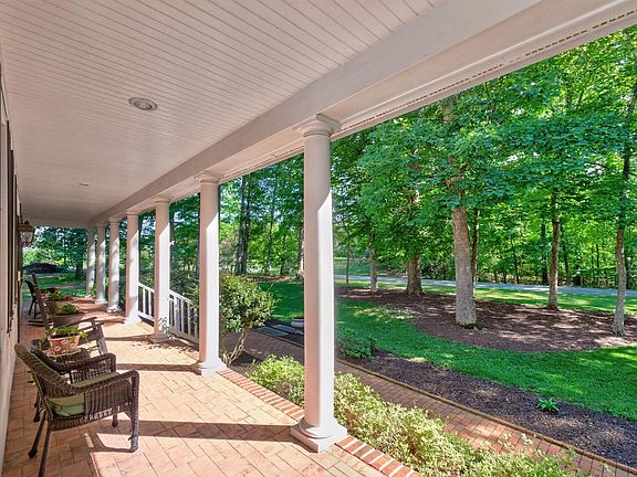 5th image of 251 Pelham Dr