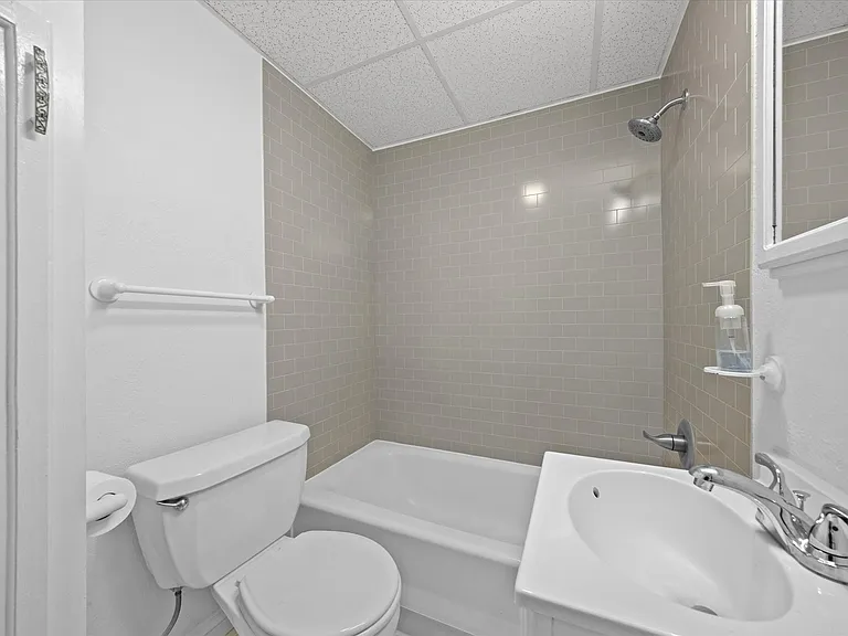 605 Walnut St #F — Photo 4