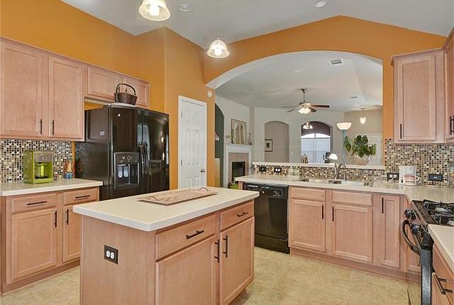 1st image of 2051 Livonia Dr