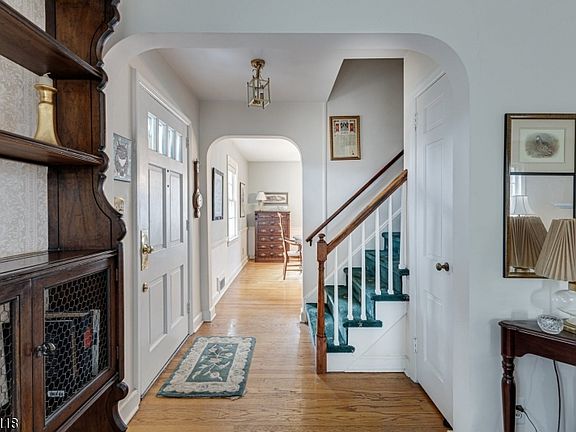 4th image of 616 Hillcrest Ave