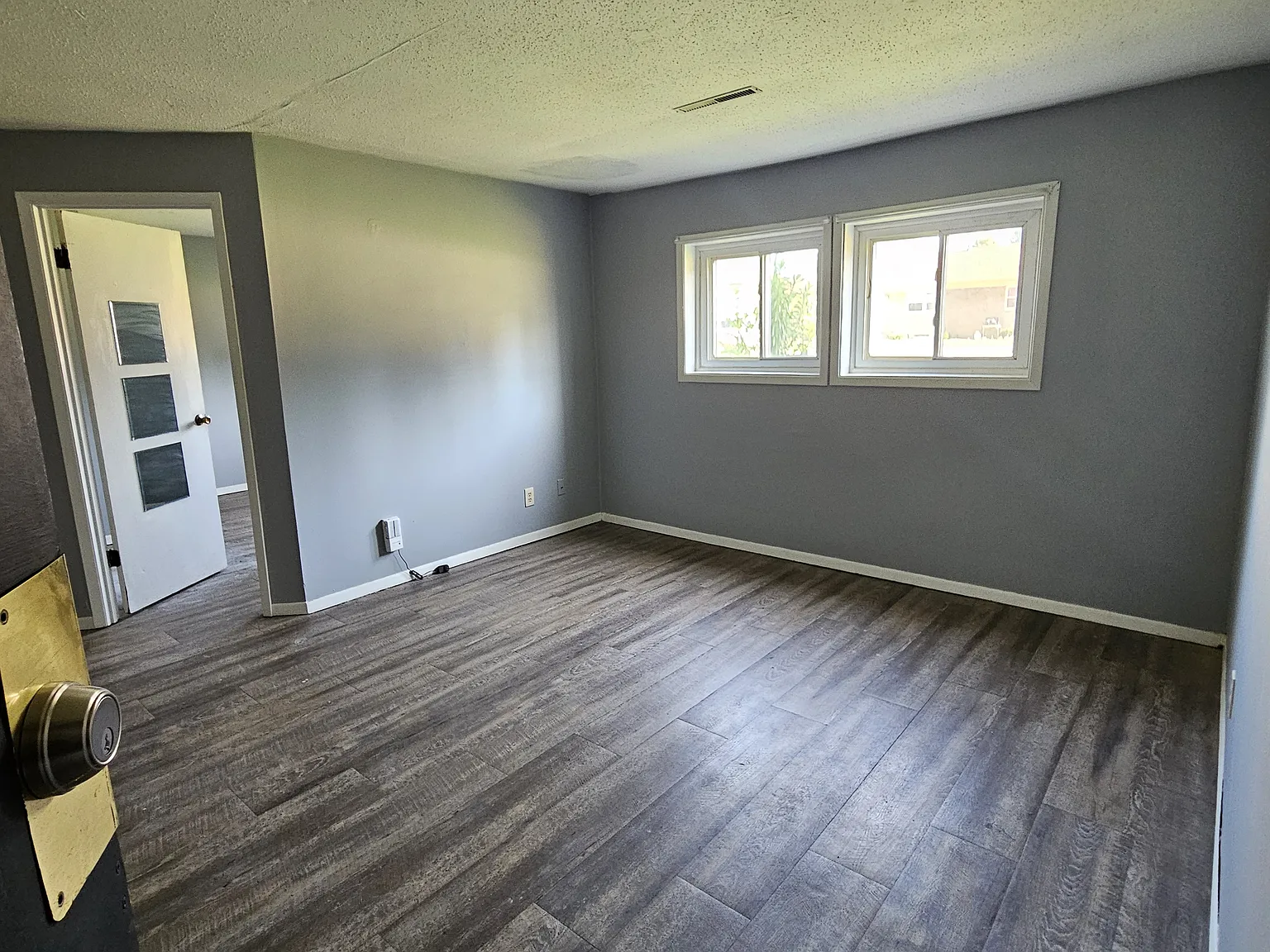 2330 E Locust St — Photo 1