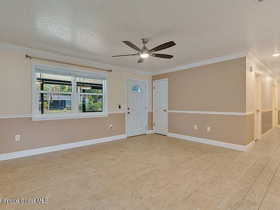 4th image of 1016 Hazelwood Dr