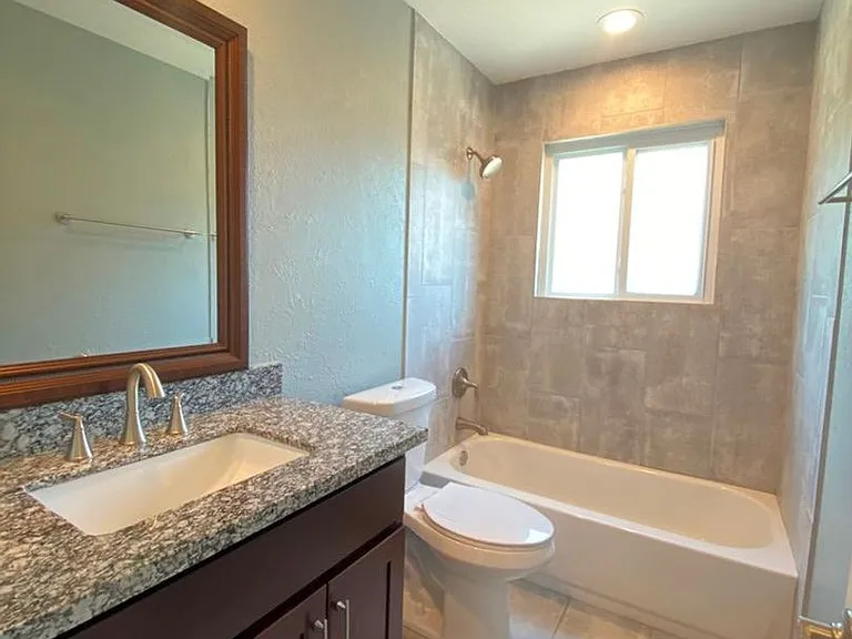 3411 Lynridge Dr — Photo 13