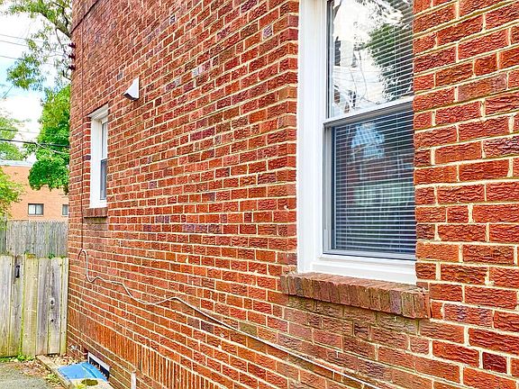 4th image of 421 S Veitch St