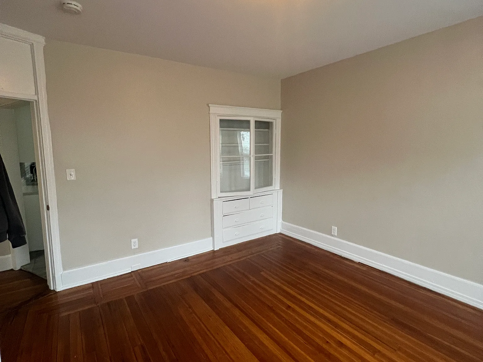 4 bed, 1255 sqft, $3,500 — Photo 3
