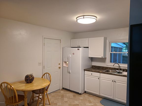 3rd image of 21 E Meadowlawn Ave