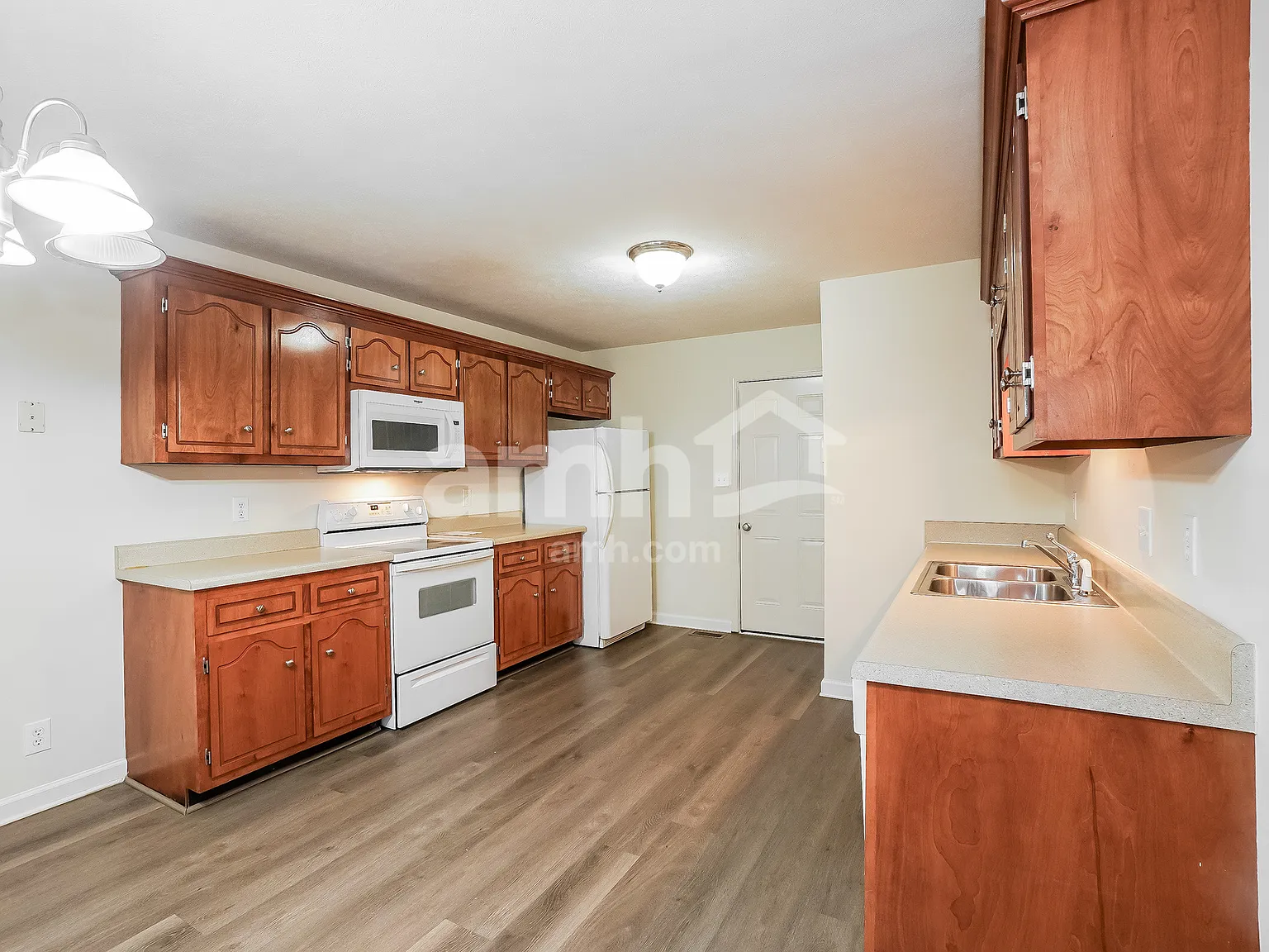 3 bed, 2.0 bath, 1650 sqft, $1,825 — Photo 4