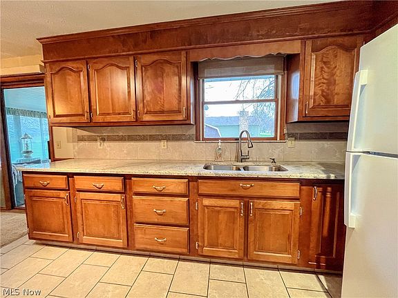 5th image of 1059 Foxmoor Ln