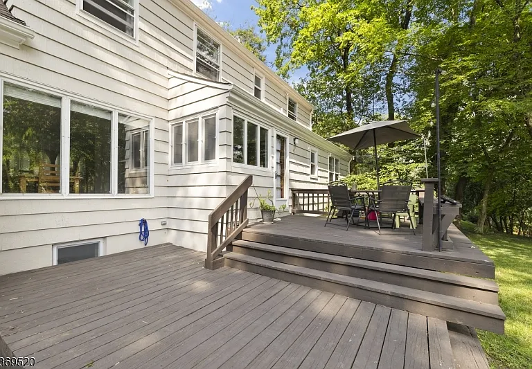 400 Hobart Ave — Photo 25