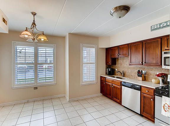 4th image of 5550 W 115th St #102
