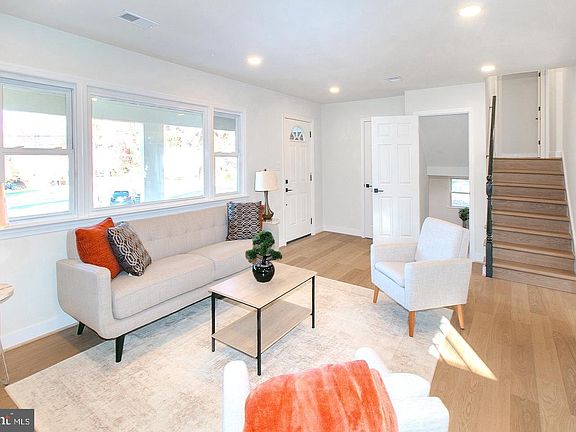 3rd image of 5716 Tremont Ct