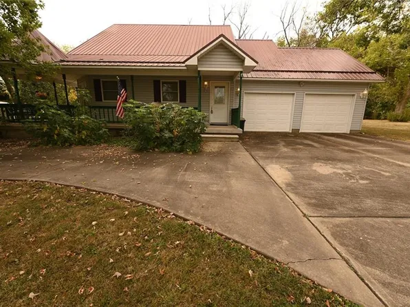 303 High St, Golden City, MO 64748