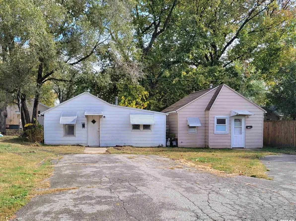 1316 S 9th St #A & B, Pekin, IL 61554