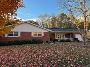 716 Pleasant St, Charlotte, MI 48813