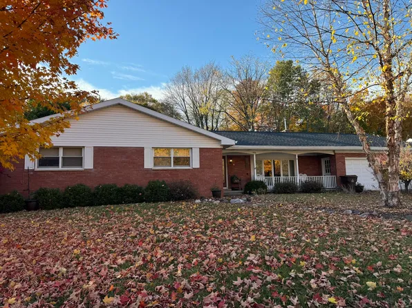 716 Pleasant St, Charlotte, MI 48813