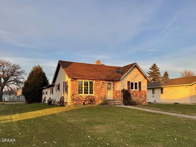 302 Elizabeth St, Cavalier, ND, 58220