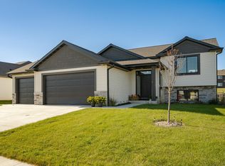 179 Stonelake Dr SE, Rochester, MN 55904